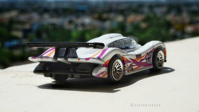 Illustration for article titled Rennsport Reunion: Hot Wheels Porsche 911 GT1-98 Straßenversion